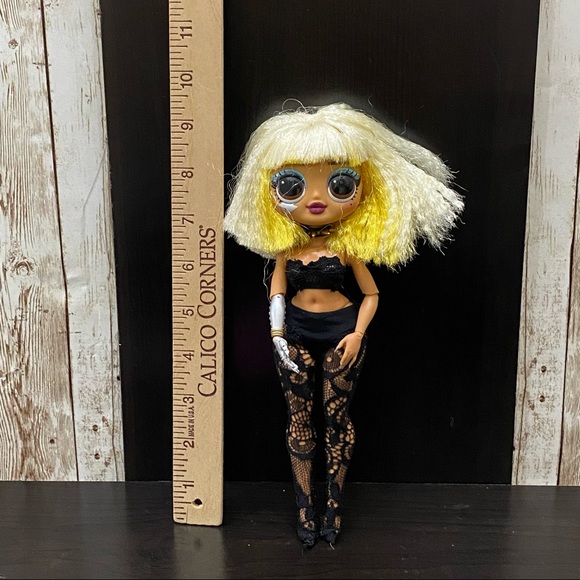 L.O.L Surprise OMG Fame Queen 9" Fashion Doll - Picture 2 of 9
